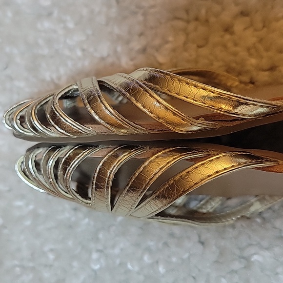 STEVE MADDEN TANE Gold Flats/sandals Size 9.5 - Picture 6 of 17